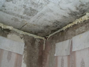 Почему мокнут углы в кирпичном доме