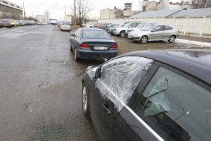 Вылетел камень из под колеса кто виноват